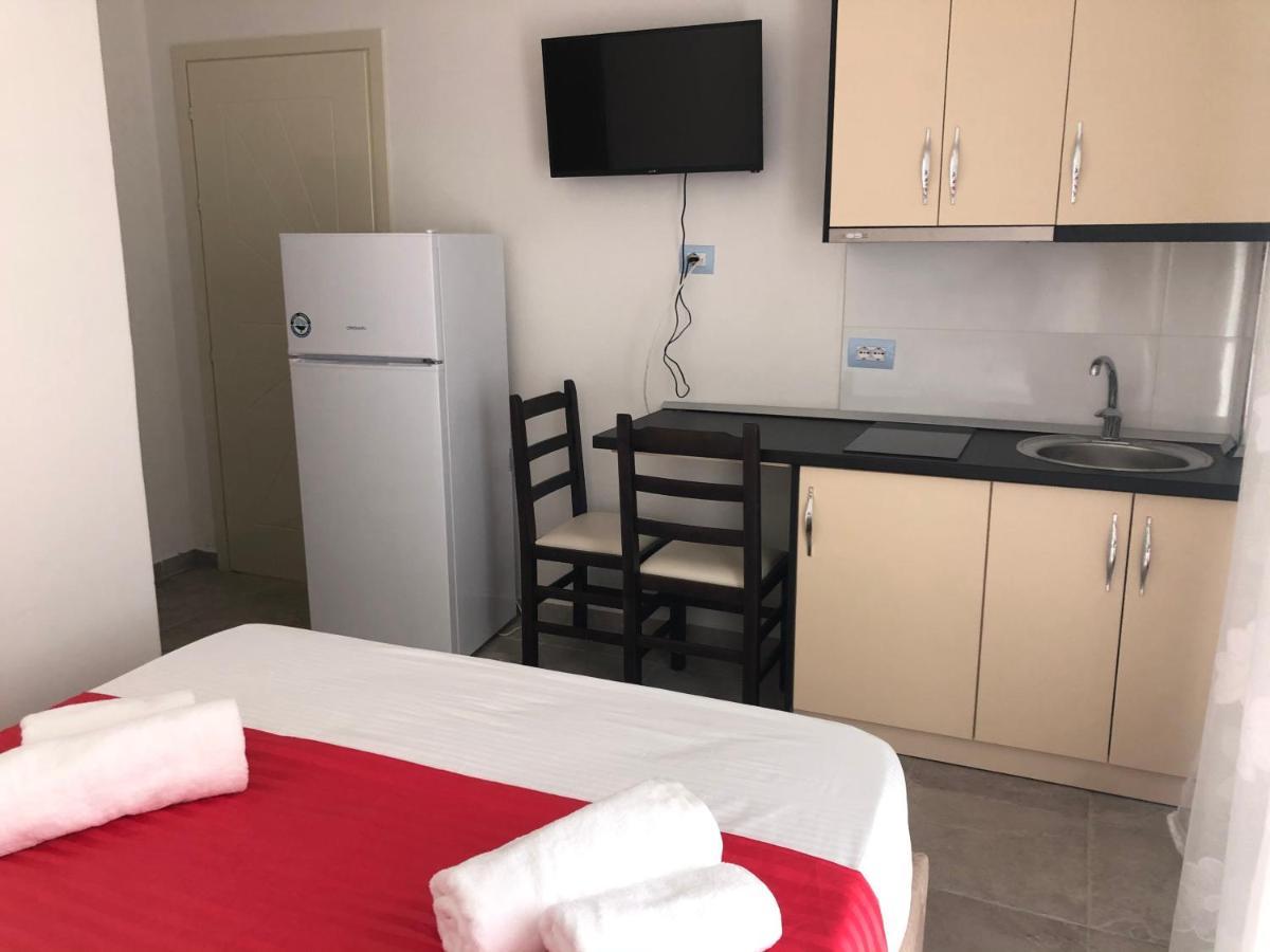 Elton Tafa guesthouse Ksamil Eksteriør billede